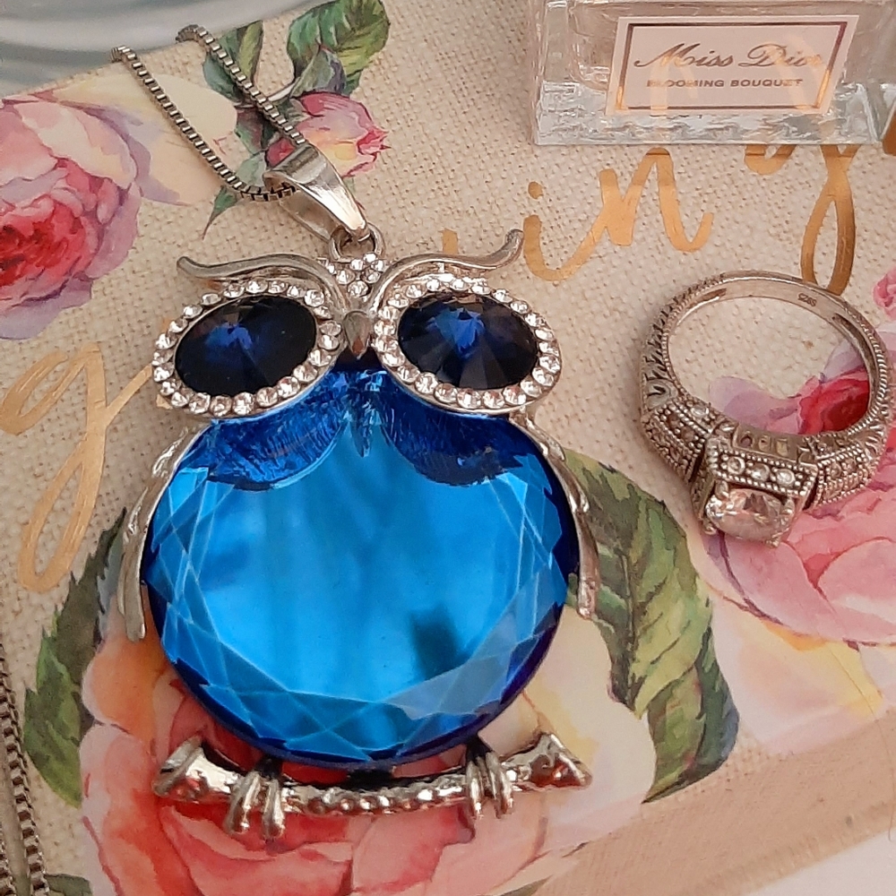 Bowl pendant necklace
